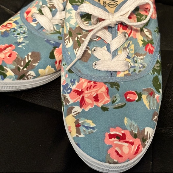 Ladies Floral Print Sneakers Size 10 Blue background with colorful flowers - Picture 4 of 13